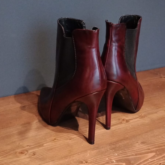 Akira  booties - Picture 8 of 10